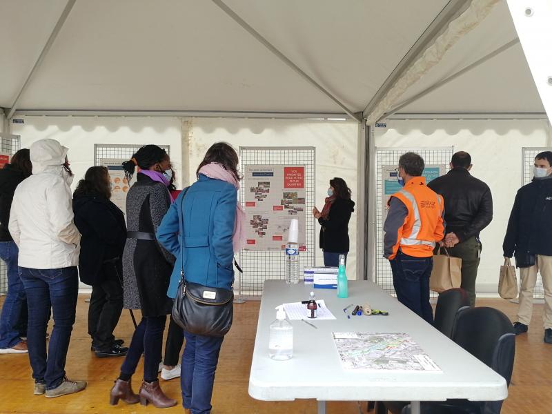 1- Atelier participatif sur le parvis du B612.jpg 1- Atelier participatif sur le parvis du B612