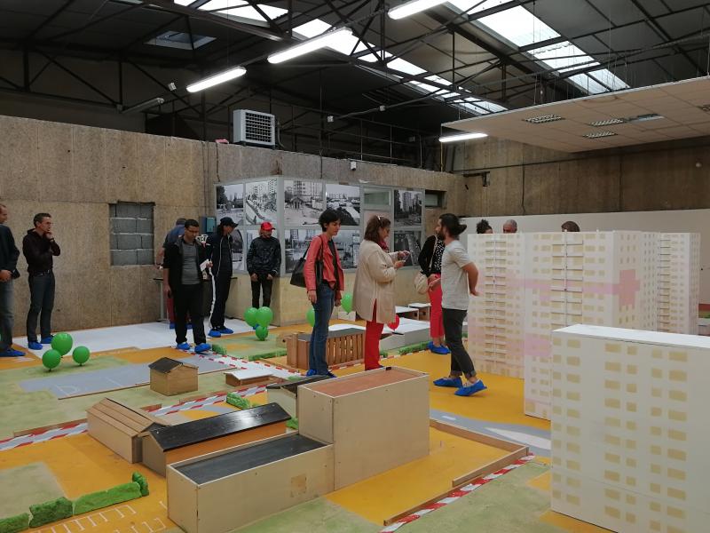 11- Les jeunes, les institutionnels, le projet en partage.jpg 11- Les jeunes, les institutionnels, le projet en partage