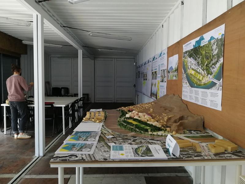 12- Des scénarios prennent forme et des maquettes sont produites pour les présenter.jpg 12- Des scénarios prennent forme et des maquettes sont produites pour les présenter