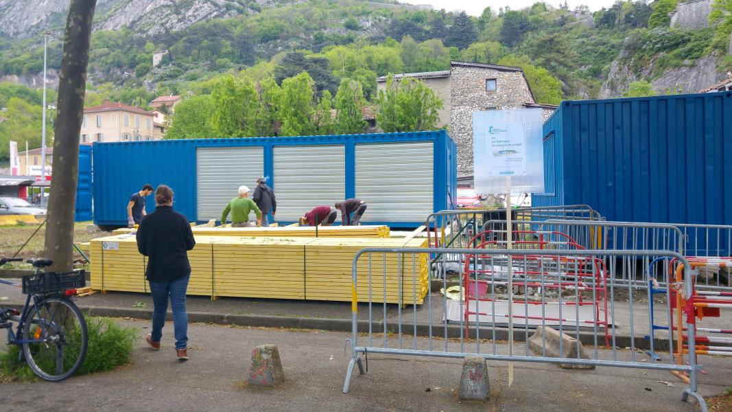 3- Construction participative de la maison du projet.jpg 3- Construction participative de la maison du projet