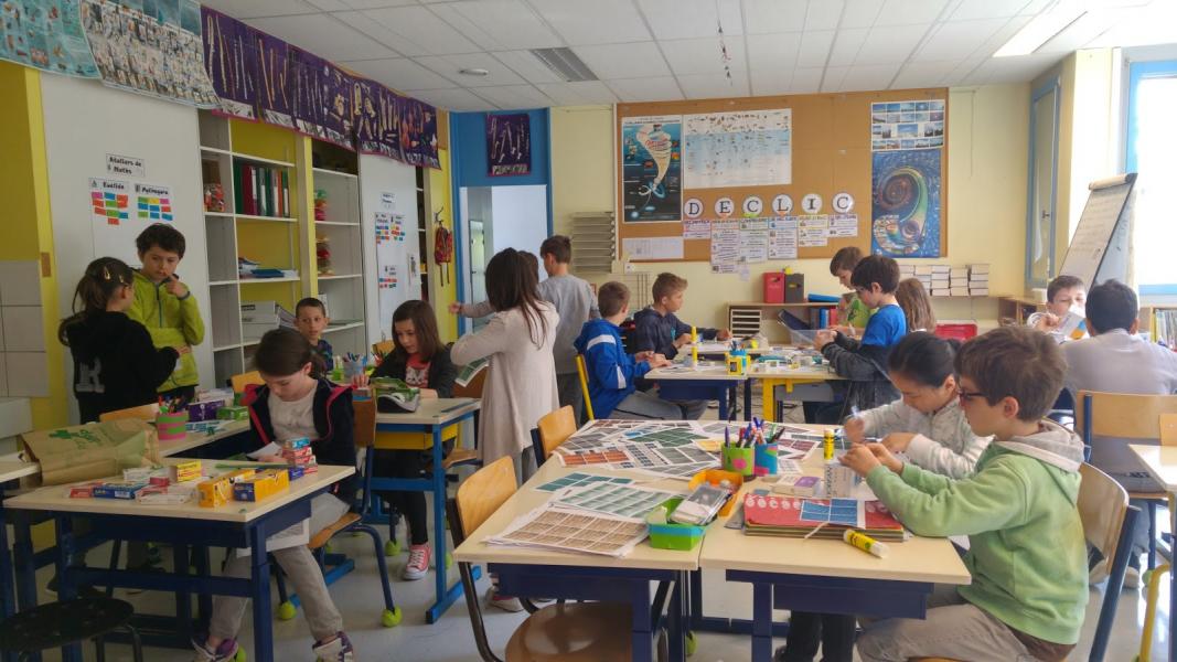 3- Une équipe de jeunes habitants prête à imaginer un éco-quartier.jpg 3- Une équipe de jeunes habitants prête à imaginer un éco-quartier