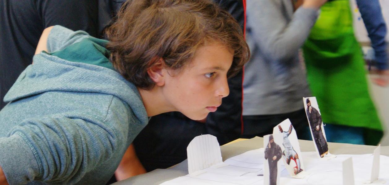 7- Les élèves des 4 classes découvrent les productions.jpg 7- Les élèves des 4 classes découvrent les productions