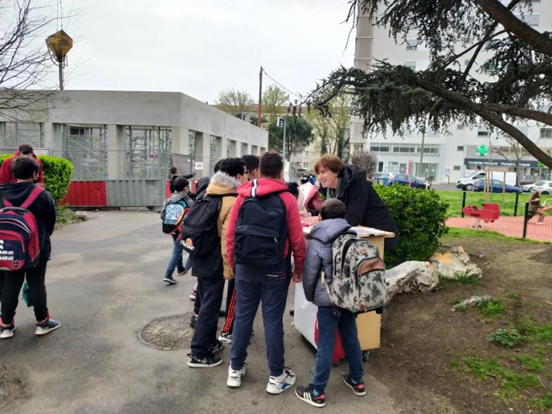 2-Micro-trottoir dans l'espace public.jpg 2-Micro-trottoir dans l'espace public