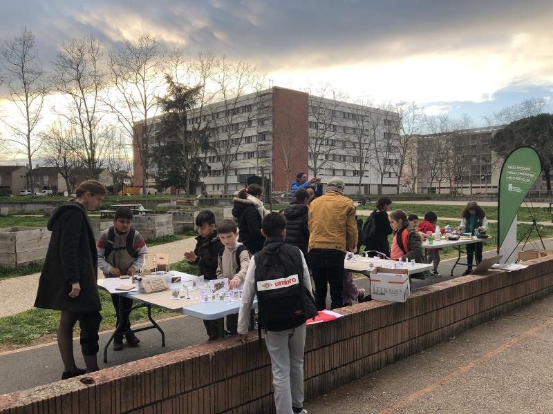 20_Atelier auprès des jeunes habitant.es pour la réalisation d'une future aire de jeu.jpeg Atelier avec les jeunes habitant.es pour la réalisation d'une future aire de jeu