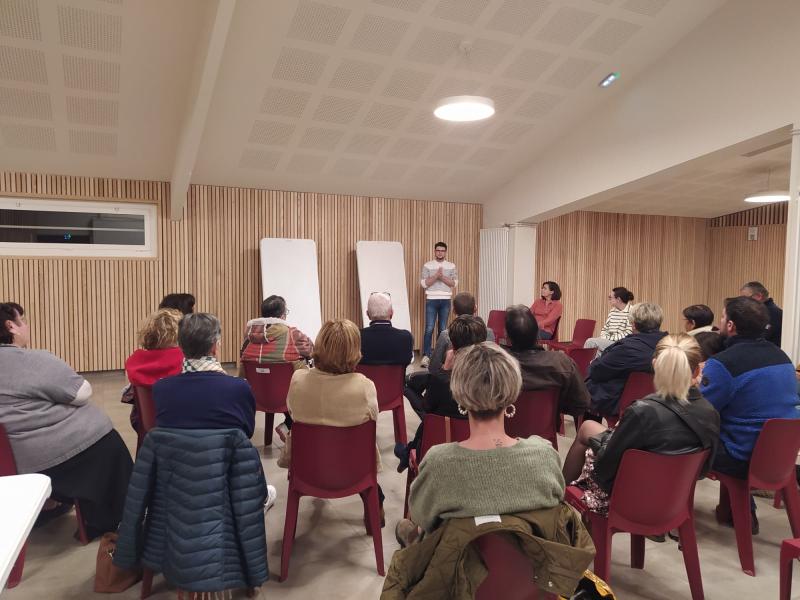 3_Présentation collective avec un comité d'acteur.ices du territoire.jpg Présentation collective avec un comité d'acteur.ices du territoire