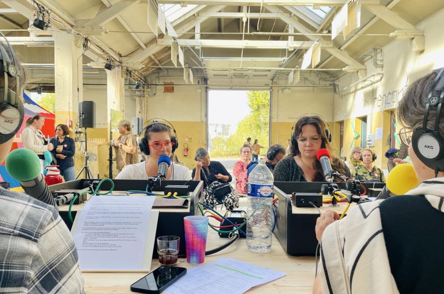 Emission radio