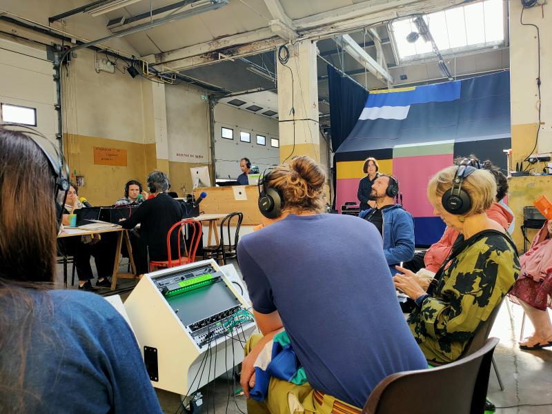 Emission radio
